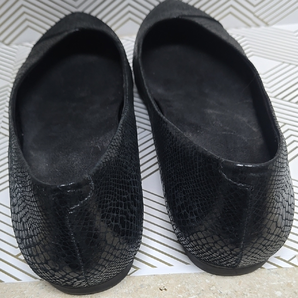 Vionic Black Textured Flats - Picture 3 of 6